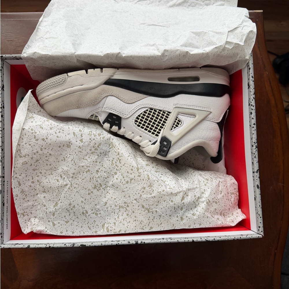 Air Jordan 4 Retro